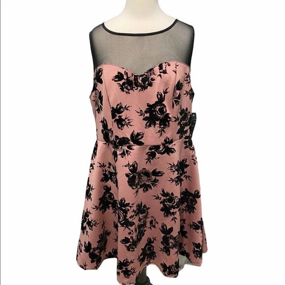 Trixxi Floral‎ Velvet Mesh Velvet Dress Pink 2X Plus - Picture 2 of 13